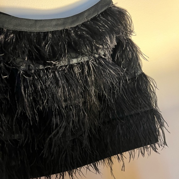 Black feather skirt, so cute! - Picture 4 of 4